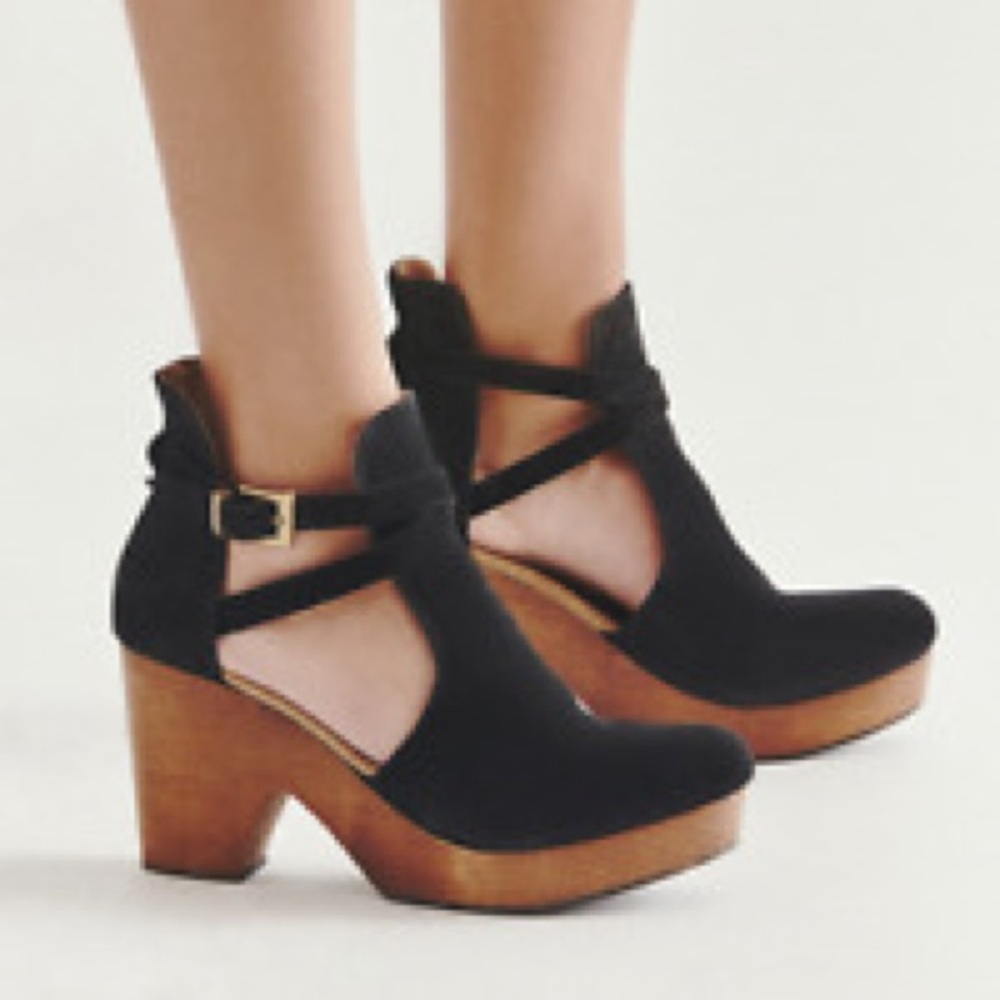 Free People Cedar Clog - 37 ( fits like 7.5)